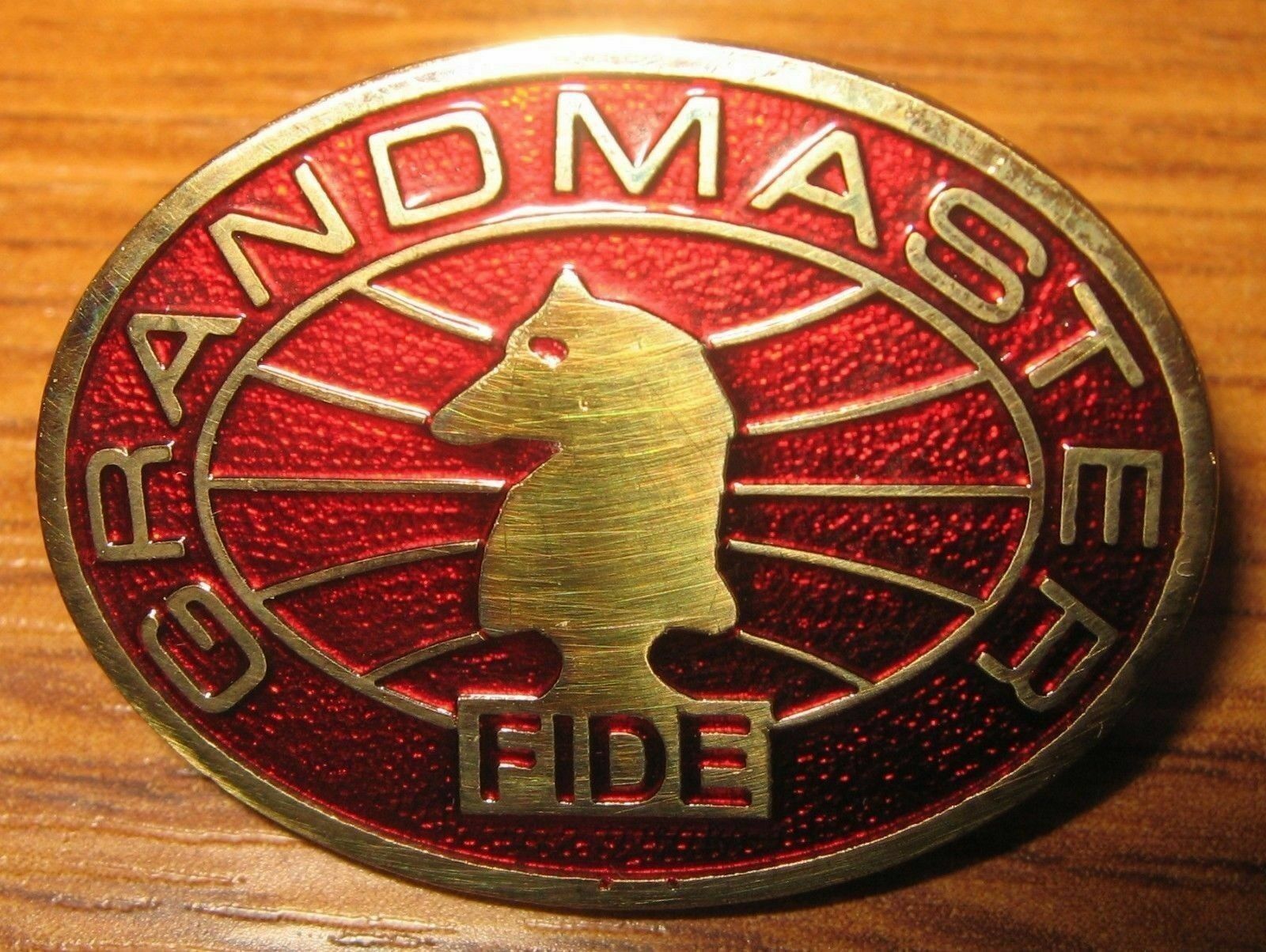 11634.Set of 2 official chess badges pins FIDE INTERNATIONAL MASTER & FIDE GRANDMASTER