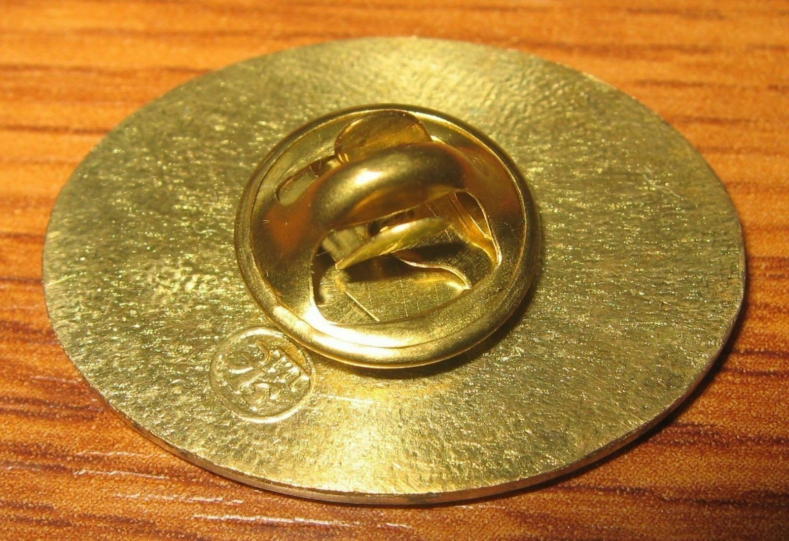 11634.Set of 2 official chess badges pins FIDE INTERNATIONAL MASTER & FIDE GRANDMASTER